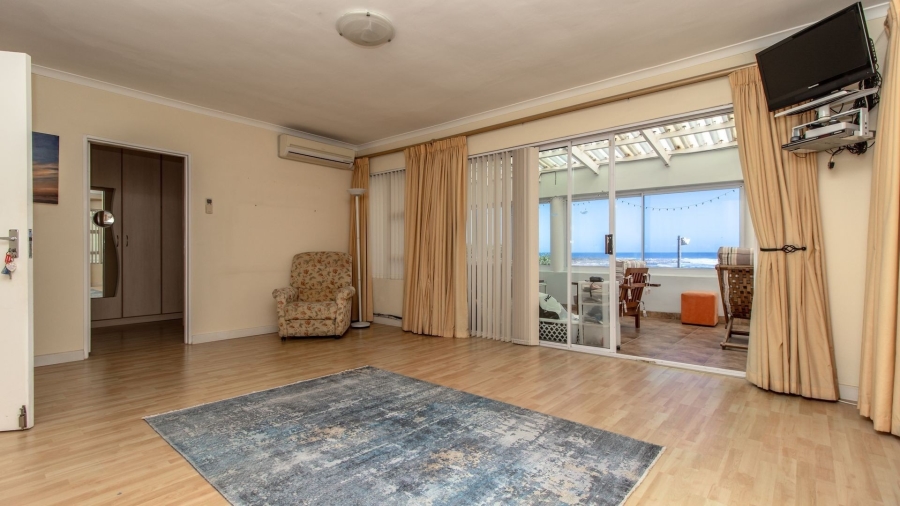 5 Bedroom Property for Sale in Sandbaai Western Cape